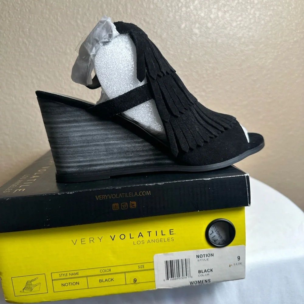 Very Volatile Notion Wedge Black‎ Sandal